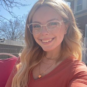 Meet your Posher, Carrie